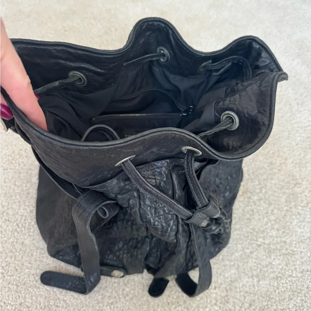 Tylie Malibu black pebbled leather shoulder hobo bag - Picture 9 of 16